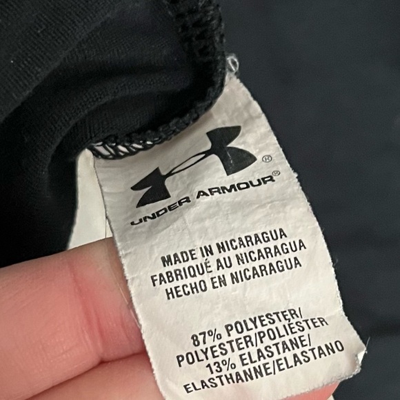 Under Armour • Women's Black and Pink Cold Gear Semi Fitted Top - Picture 3 of 4